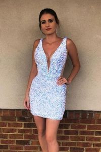 2023 Sexy White Sequins Short Homecoming Dresses Deep V Neck Mini Length Prom Party Gowns Maxi Dress Robe De Soiree