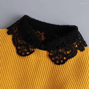 Fliegen falscher Kragen Frauen Pullover Hemd Dekoration aushöhlen Spitze Haken Blume hautfreundliche innere Schicht Top Herbst Winter