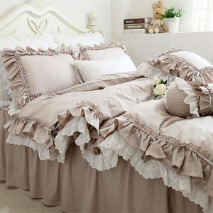 Sängkläder sätter europeiska khaki Set Double Ruffle spets täcke omslag elegant sängkläder lakan för bröllopsdekor kläder