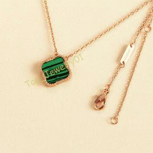 Женщины Lucky Colver Clover Colver Sendant Urustery Designer Designer Collectes Inlisted с натуральным агат -белым материалом не устойчиво к аллергическому поту и никогда не исчезает