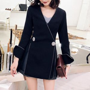 Women's Suits Women's Casual Black Blazer Two Buttons V-neck Long-sleeved Side Slit Korean Style Slim-fit Women Spring Fashion