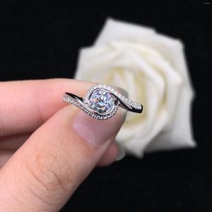 Cluster-Ringe, luxuriöser, hochwertiger 0,5 Karat Diamant-Verlobungsring PT950 für Damen R103