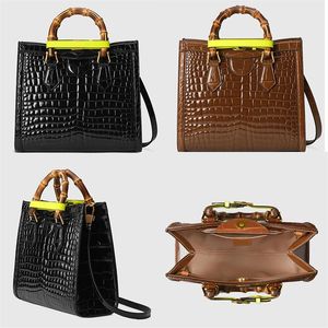 Krokodilläder av högsta kvalitet läder Diana bambu tygväska designers handväska charmiga axelväskor kvinnor handväska mode pochette python 298y