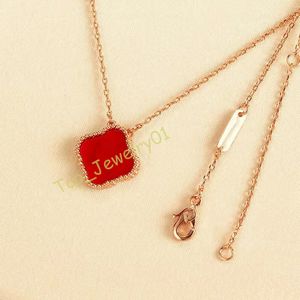 Womanscollier Clover Necklace Netlace قلادة مصممة فاخرة مرصعة بمواد قشرة بيضاء من العقيق الطبيعي غير المقاومة للعرق ولا تتلاشى أبدًا