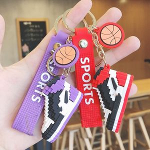 Ünlü tasarım mini basketbol ayakkabıları anahtarlıklar stereoskopik model yapı taşı 6 renk PVC Anahtarlık Kolye Karikatür Sırt Çantası Asma Süsler