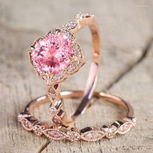 Bröllopsringar 2023 Säljer Rose Gold Color Pink Flower 2 Pieces Crystal Jewelry Bands for Female Bridal Women Fashion Ring