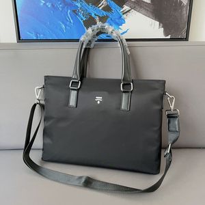 Re-Nylon Portfölj Portfolios Crossbody Axelväska För Arbete Designer Man Sidoväska Justerbar rem Handväska Dragkedja Platt läderhandtag Tyg