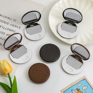 Der neueste 6,5 x 1,2 cm große beleuchtete Kosmetikspiegel Sandwich Cake Makeup Mirror bietet viele Farboptionen und unterstützt ein individuelles Logo