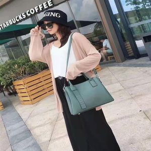 HBP Top Cowwhide Whoping Bag Wide Strap Lady Messenger Messenger Handiine Handlements 5A Tote Purses214G