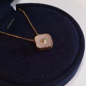 Kadın Kolye Yonca Lüks1 Altın Elmas Kolyeler Yüksek Uçlu Malzeme Zincir Tasarımcıları Agate Fashionjewelry Kolye Asla Solmaz Kadınlar için Alerjik Tasarımcı