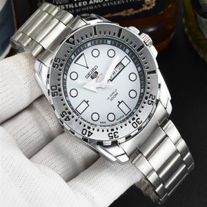 Högkvalitativ 2021 Fashion Sports Young Men Sei Brand Luxury Watches Three-Pin Quartz Watch Steel Strap Display Dual Calender Funct285k