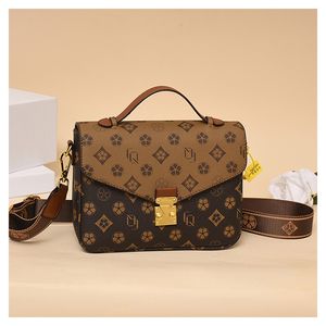 Luxury Designers Embossing Flower Bags Briefcases Women Handbag Messenger Leather Womens louiseitys Wallet viutonitys Shoulder Cro305j