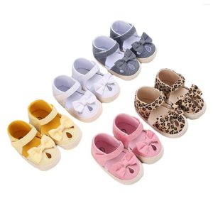 Primeiros Walkers Sapatos de bebê cor sólida/ estampa de leopardo Hollow Out calçados com Bowknot para o outono da primavera de 0 a 18 meses