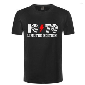 Herrar t shirts 1979 begränsad upplaga röd text cool skjorta mans kort ärm mode t-shirt o-hals män roliga presenttoppar
