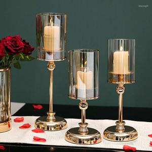 Titulares de vela Metal Candlestick titular de luxo European Golden Fashion Stand para Ornamento de Natal da Festa da Festa de Casamento