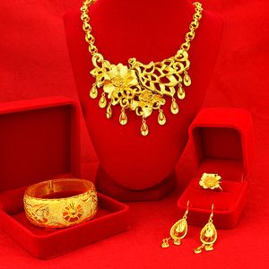Anhänger Halsketten Klassische chinesische Hochzeitsanzug Brautschmucksets 24k Gold plattiert Phoenix Blumen Halsketten Kettenarmband Ringohrring 230103