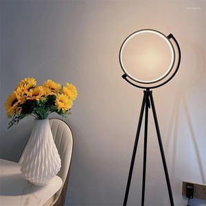 Lampy podłogowe nordycka kreatywna lampa kształtowa nowoczesna LED Standing Standing Jaski Black/White/Złoty do salonu sypialnia badanie wystrój oświetlenie