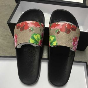 Sandały damskie Projektant pantofel męski letnie gumowe klapki sandały plażowe klapki męskie damskie kwiatowe kwiaty w paski perłowy pantofel przyczynowy EU35-46 z pudełkiem NO010