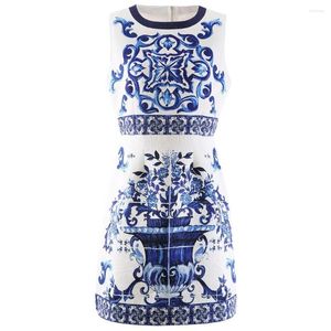 Casual Dresses Fashion Designer Summer Tank Dress Women o-halsen ärmlös blå och vit porslintryck vintage mini
