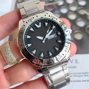 5-mens zegarki kalendarz mody Dial Stopy Styl Business Sports Casual Quartz Ruch Mens Mens Silikon Silikonowy Pasek Milit250o