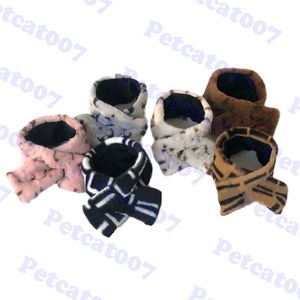 Evcil hayvanlar tasarımcısı önlükler köpek bandanas köpek giyim jacquard evcil hayvan peluş peluş eşarp sevimli köpekler bib çok stiller