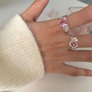 Bröllopsringar Vintage Pink Crystal Heart Kvinnors oregelbundna silvermetallbokstäver smycken