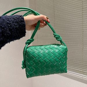 2022 SS наплечные сумки Дизайнерская сумка Mini Loop Camera Сумка через плечо Turn Pouch Tote сумки простые сумки для покупок с буквами Вязание кошельков портмоне с коробкой