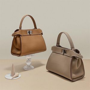 新しいLuxurys Leather Handbag Fashion Designer The Messenger Borsa Shourdle Bag Ladies Large-capacity Handbag231o