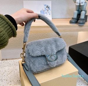 Ny modekvinnor Designer Winter Handbag 2023 Wool Shoulder Bag Luxury Tote Purse Wallet Crossbody V￤skor Ryggs￤ck Sm￥ minikedjor f￶r julkedjor f￶r julkedja