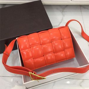 New bag in 2020 women's leather fashion One Shoulder Messenger Handbag retro small square bag2082