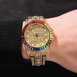 Iced Out Wristwatch للرجال المصمم الفاخر Mens Bling ملون الماس الكوارتز مشاهدة الهيب هوب الذهب