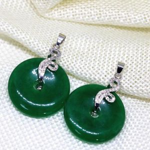 Anhänger Halsketten Mode Malasia Green Stone Chalcedon Jades Münze Kreis Drop Silber-Farbe Frauen Schmuck 25 mm B1877