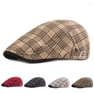 Boinas 2023 Bereta xadrez masculina e feminina Cap britânica Retro Spring Summer Casual Casual Casual ao ar livre Sboy Chapéu