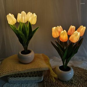 Bordslampor LED Tulip Lamp Night Light Simulation Flower Atmospher Romantic Potted Gift Home Office Room Cafe Interior Dekoration