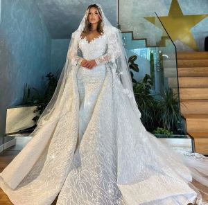 Abito da ballo di lusso Abiti da sposa 2023 Appliques Scollo a V Maniche lunghe Paillettes Perline Increspature Pizzo 3D Lunghezza pavimento Treno staccabile Abiti formali Abiti da sposa Taglie forti