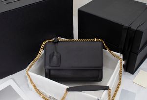 ファッションチェーンバッグ冬の新しい片側ショルダーバッグ高級ハンドバッグデザイナー女性クロスボディバッグ良い素材の生の革のクラムシェル財布