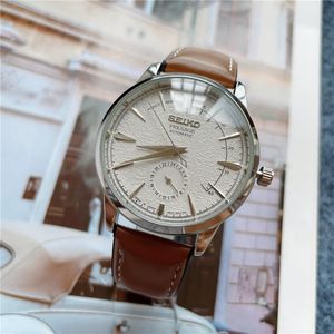 Wristwatches Exquisite Watch Men Quartz Fashion Casual Four Pin Dial Comfortable Leather Band Glow Pointer High Performance 230103