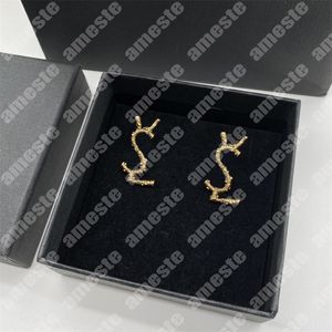 Orecchini di design placcati in oro 18 carati per donna Moda Lettera Y Ear Stud Gioielli di lusso Orecchini d'amore Orecchini da donna con scatola