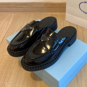 2022 Nya modedesignerskor Monolith Rubber Platform Women Sneakers Black Shiny Leather Slipper Chunky Round Head Sneaker Pointed Thick Bottom Loafers