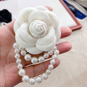 Pins Brooches Korean Fabric Camellia Flower Brooch Pearl Tassel Corsage Fashion Jewelry for Women Shirt Collar Accessories 230104