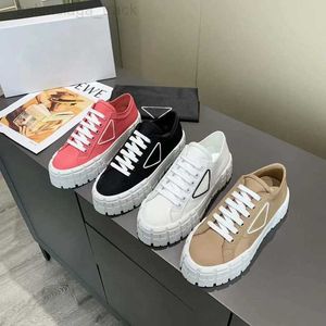 Designer Shoe Women Nylon Shoes Gabardine Canvas Sneakers Wheel Lady Trainers Loafers Platform Solid Höjd Sko med låda Hög 5A Kvalitet F8D1