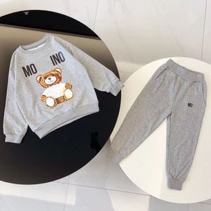 Set di vestiti per bambini Set per bambini Abbigliamento firmato per bambini Tuta Tasca con cappuccio 2022 Manica lunga con lettere 2 pezzi Felpe Pullover Pantaloni sportivi 110-160 cm