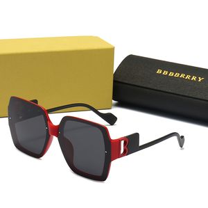 Designer solglasögon UV-skydd Lyxiga polariserade solglasögon för kvinnor män brev Beach Retro fyrkantigt solglas Casual glasögon med box bra
