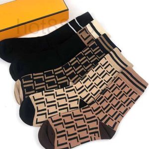 Herrensocken Designer Herren Damen Fünf Paar Luxe Sports Winter Brief Gedruckt F Socke Stickerei Baumwolle Mann Frau mit Box XA1P