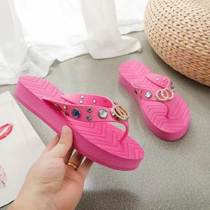 Mode Frauen flache Slipper Sommer Luxusdesignerin Casual Buckle Flip-Flops Hotel Komfort Weiche Sandalen Ultra Leichte Strandschuhe Marke Sport Sports Schuhe Schuhe