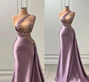 Sexy Satin Neckholder Meerjungfrau Ballkleider bodenlang ärmellose goldene Applikationen formelles Abendkleid Custom Vestido De Novia 2023