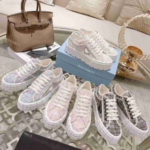 Designer Shoe Women Nylon Shoes Gabardine Canvas Sneakers Wheel Lady Trainers Loafers Platform Solid Höjd Sko med låda Hög 5A Kvalitet 8HFB