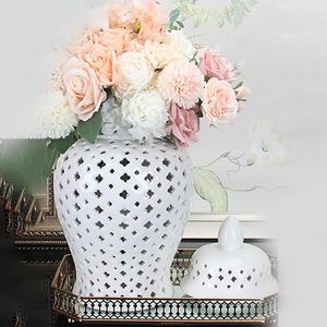 Storage Bottles Ceramic Ginger Jar With Lid Light Luxury Collectable Handicraft Pierced Lantern Oriental For Display Decoration Gift