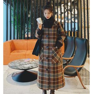 Kvinnors ull Autumn Winter Womne Single Breasted Plus Size Long Plaid Woolen Trench Coat Ladies Elegant Korean Loose Windbreaker Overcoat