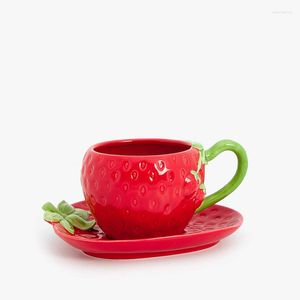 Cups Saucers Schöne Stil von Erdbeer, die handbemalt unter glasierten niedlichen Kaffeetasse und Untertassen-Set-Keramik-Teetassen-Untertassen.